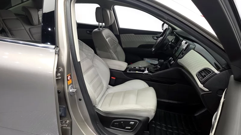 Renault SM6