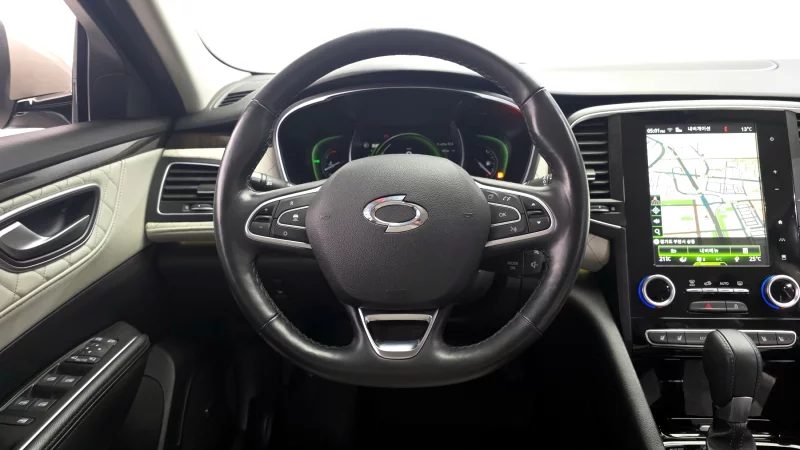 Renault SM6