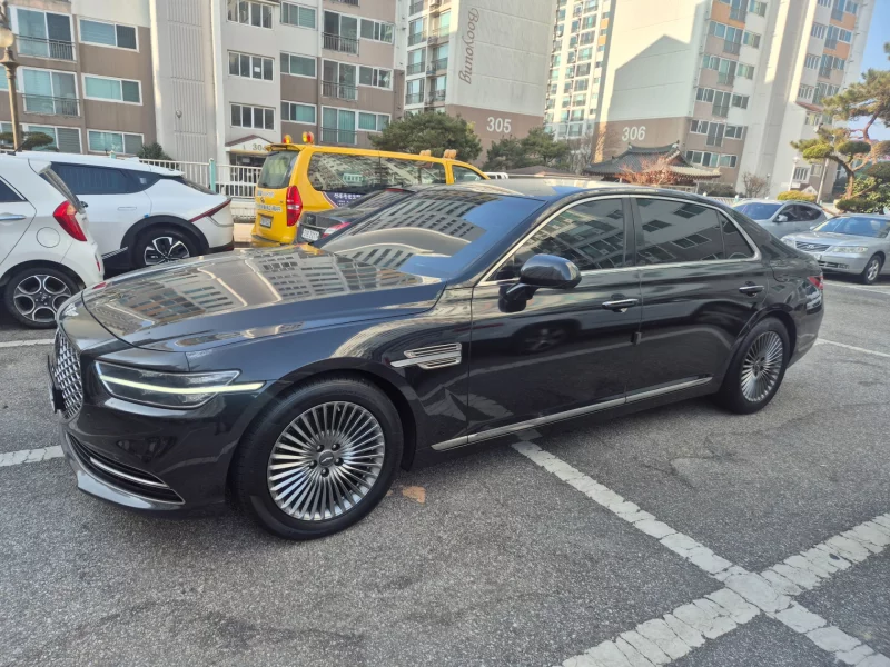 Genesis G90