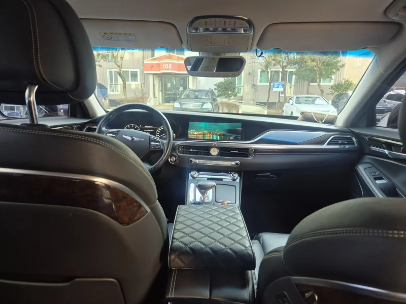 Genesis G90
