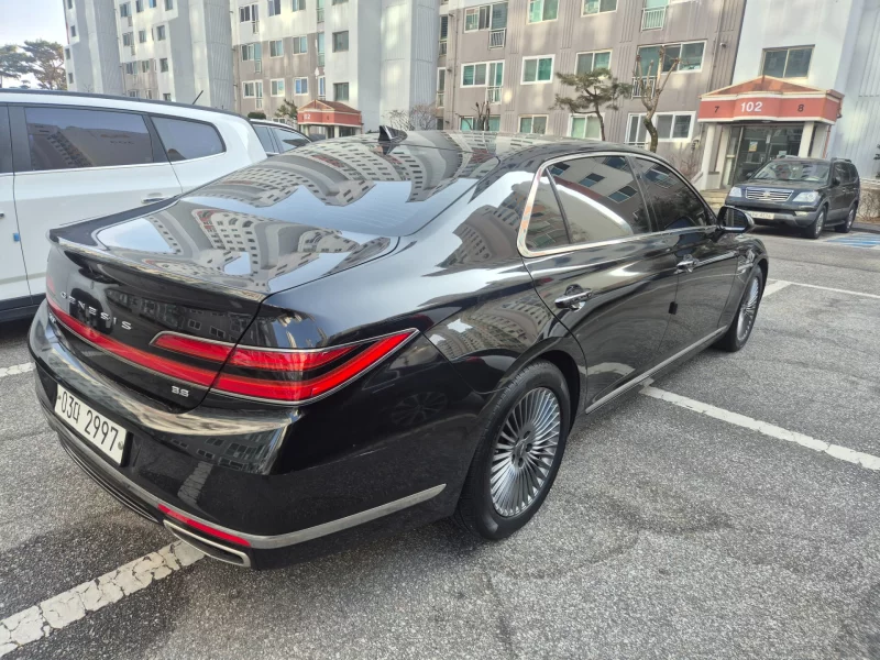 Genesis G90