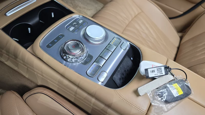 Genesis G90