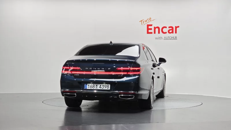 Genesis G90