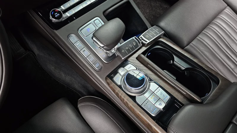 Genesis G90