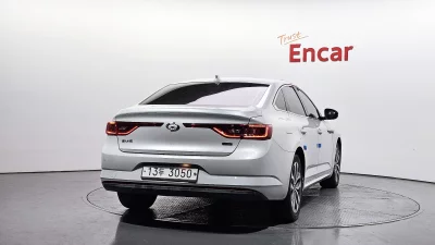 Renault SM6