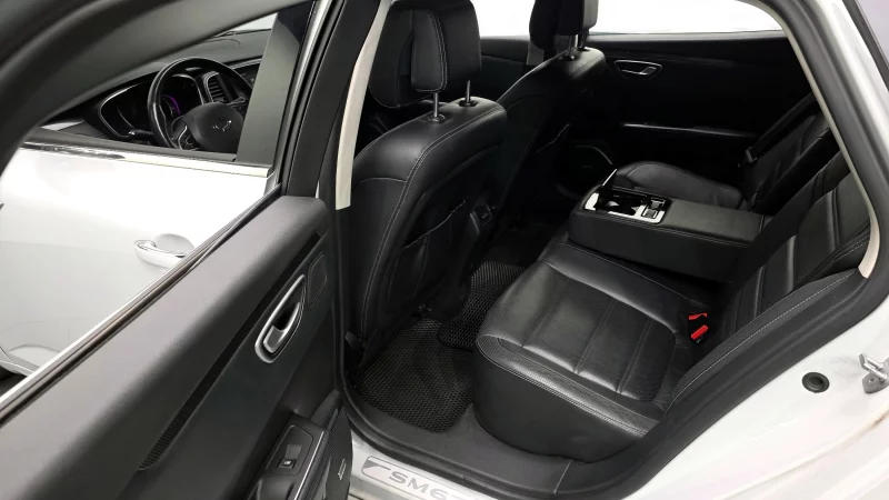 Renault SM6