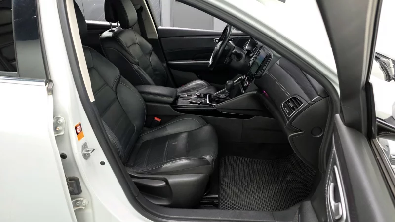 Renault SM6