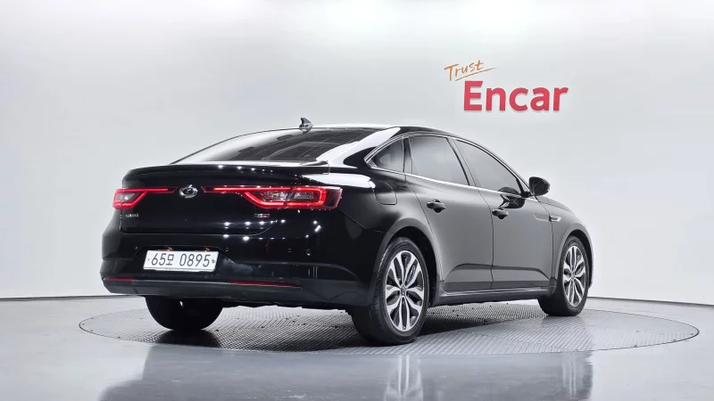 Renault SM6