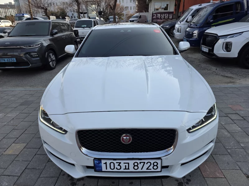 Jaguar XE