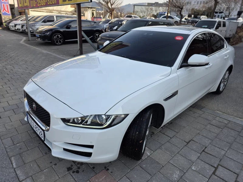Jaguar XE