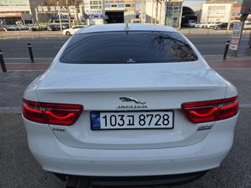 Jaguar XE