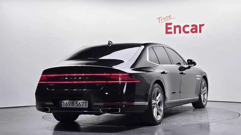 Genesis G90