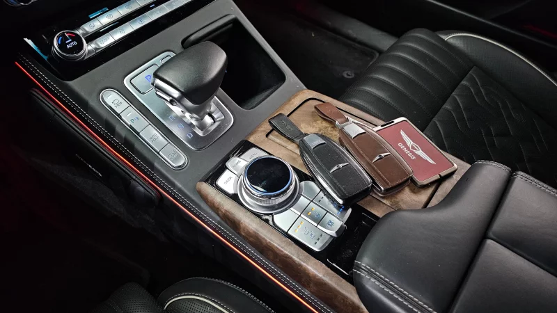 Genesis G90