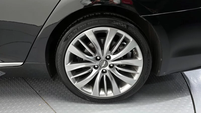 Hyundai Genesis