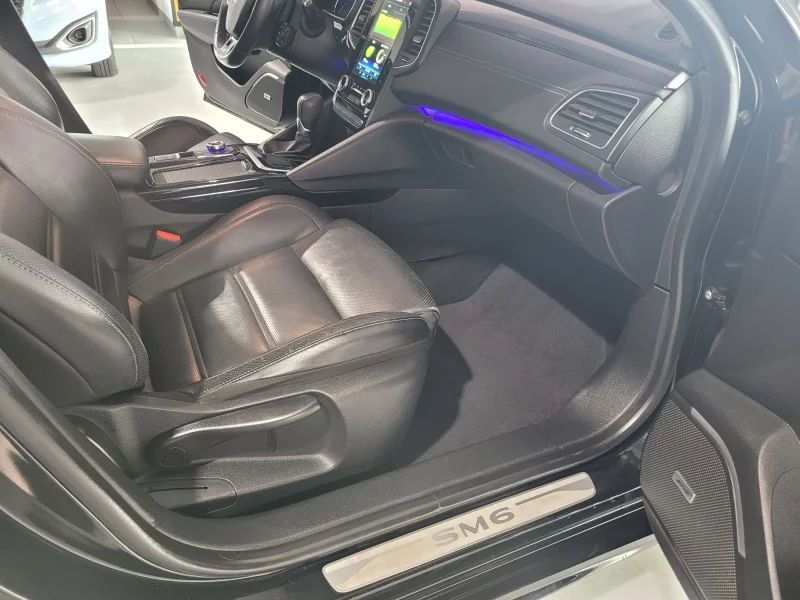 Renault SM6