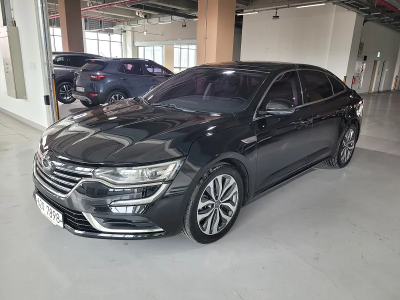 Renault SM6