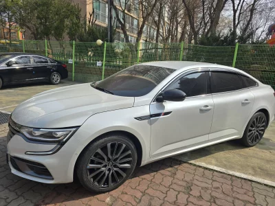 Renault SM6