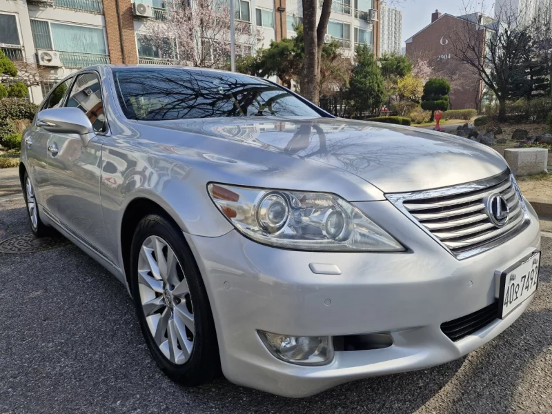 Lexus LS