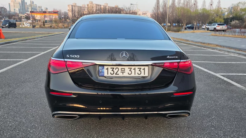 Mercedes-Benz S-Class
