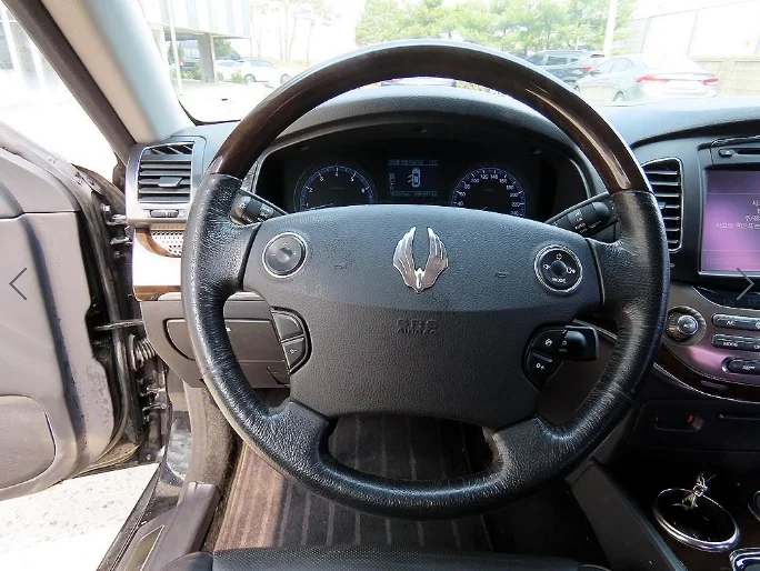 SsangYong Chairman W