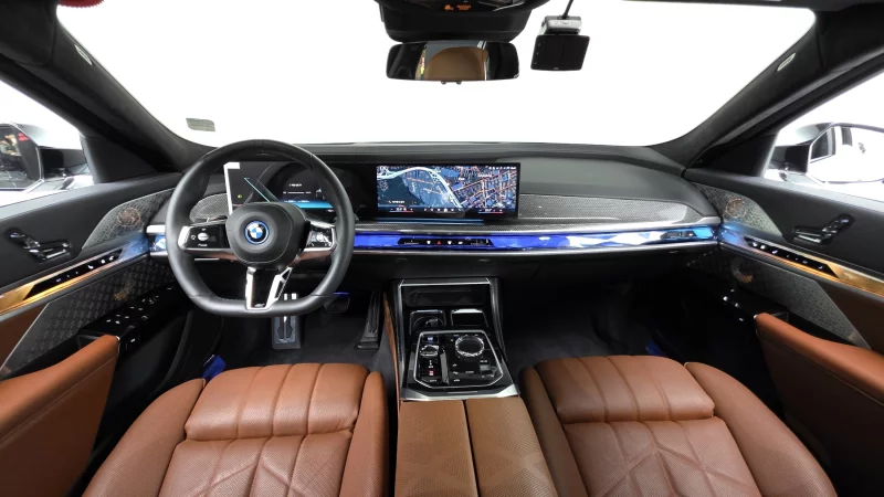 BMW i7