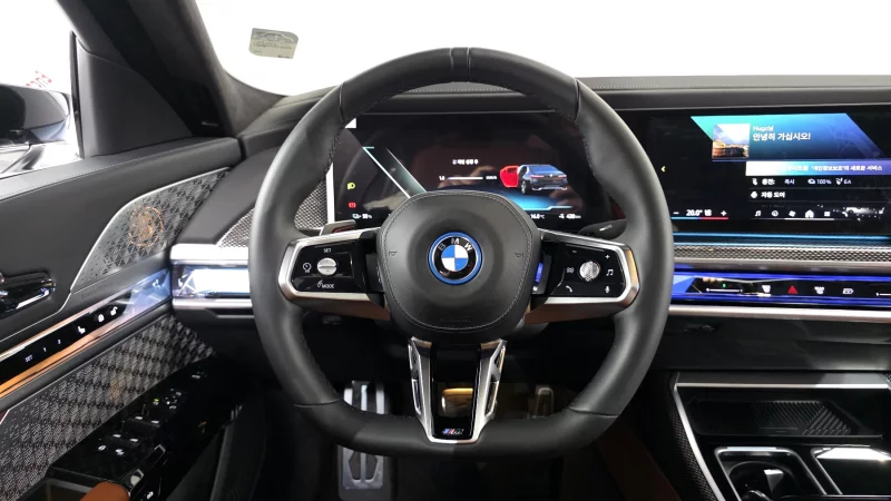 BMW i7