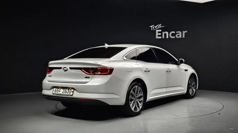 Renault SM6