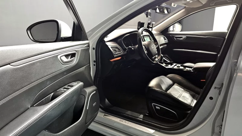 Renault SM6