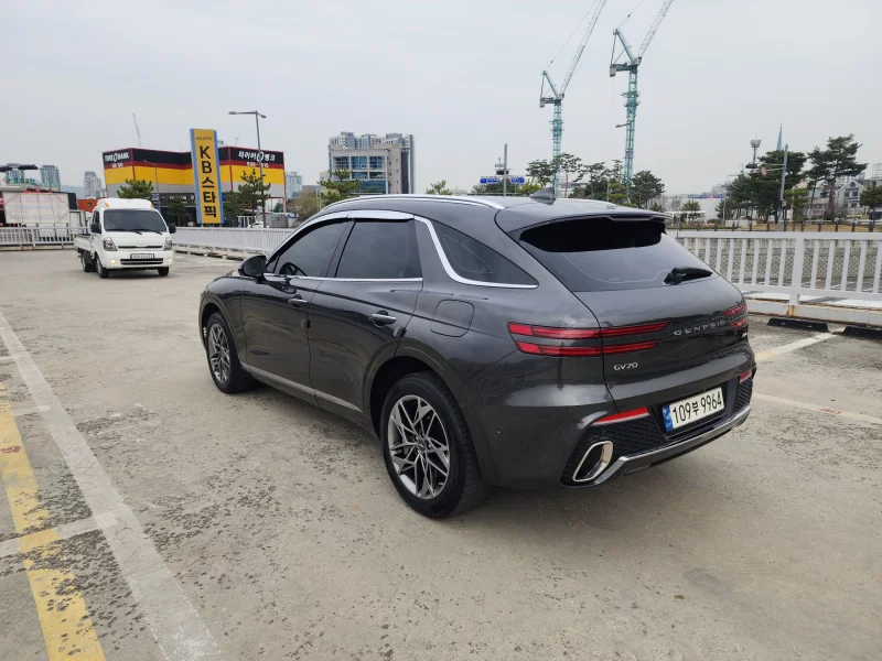 Genesis GV70