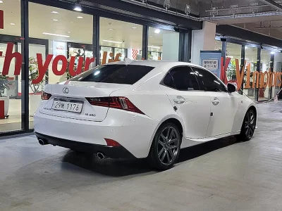 Lexus IS