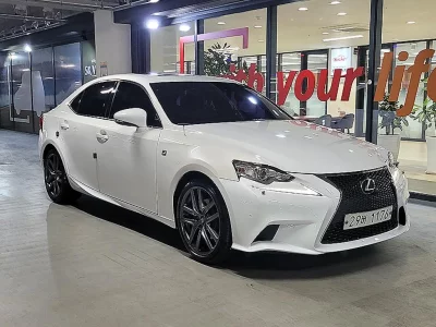 Lexus IS