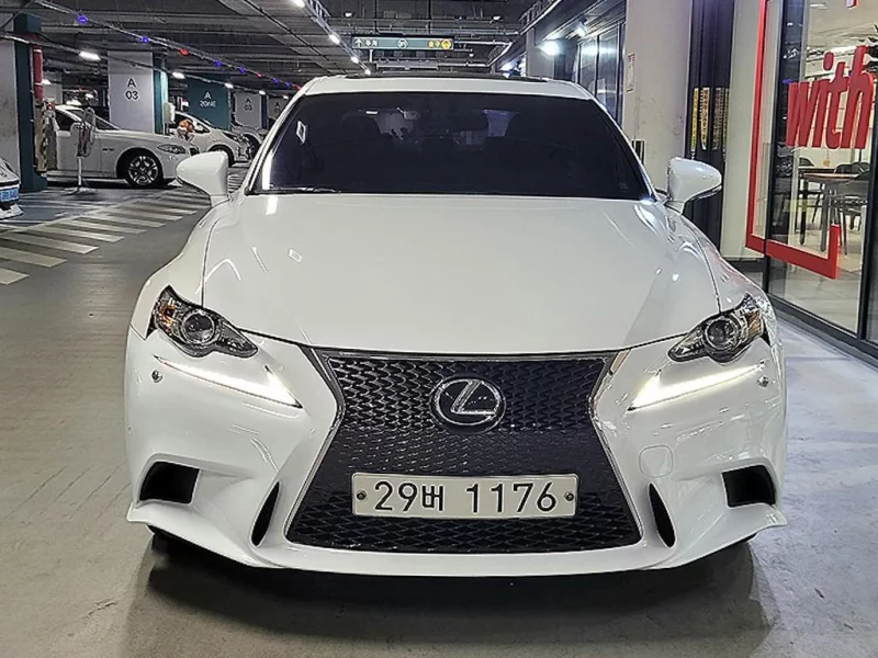 Lexus IS