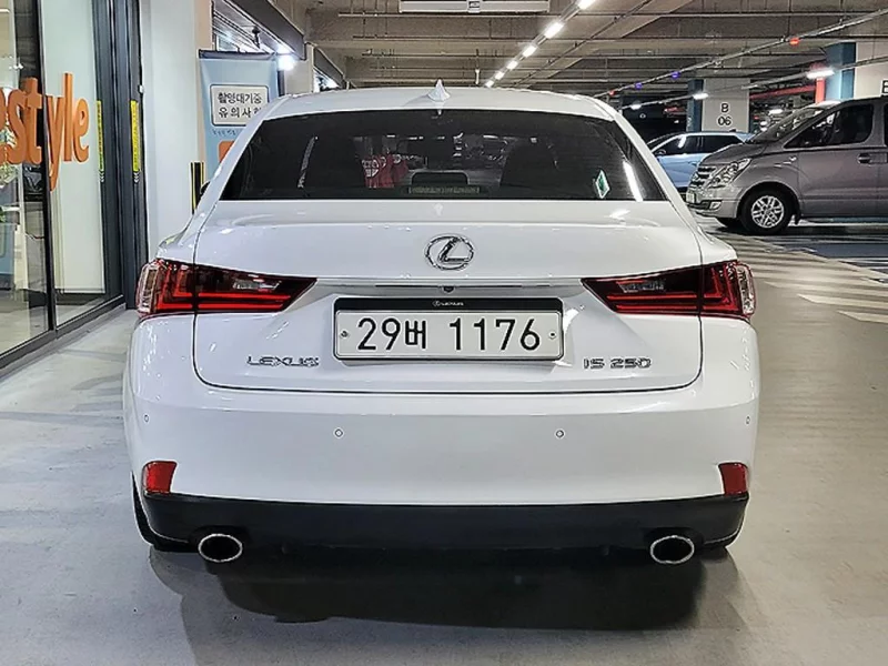 Lexus IS