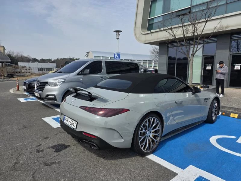 Mercedes-Benz SL-Class