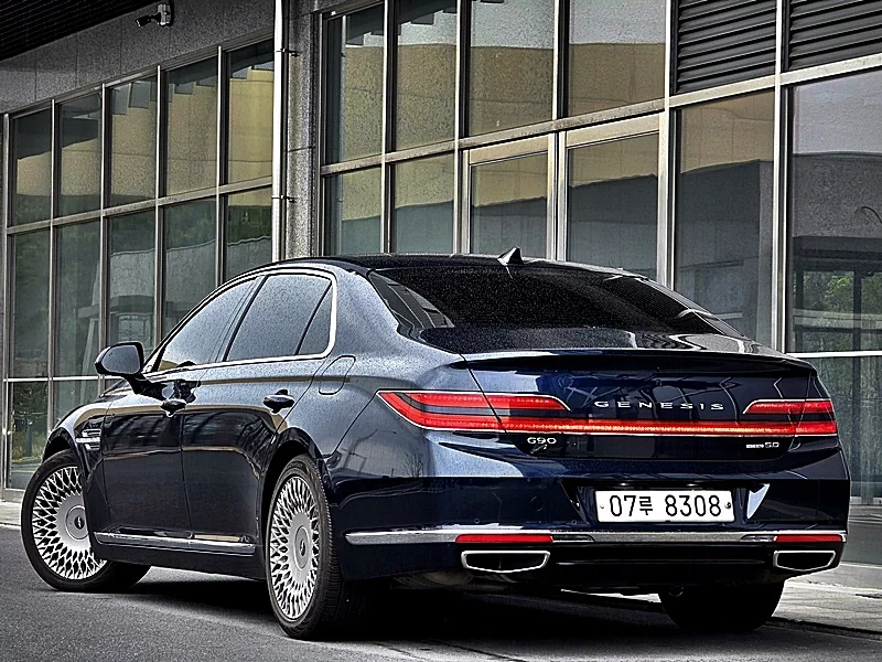 Genesis G90