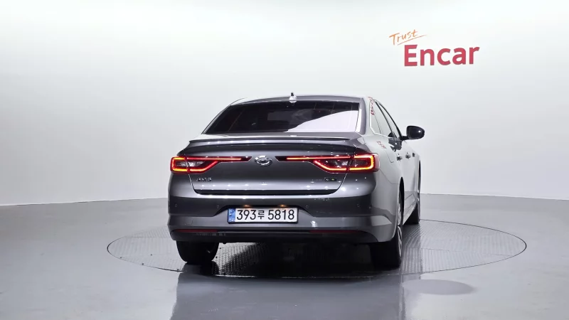 Renault SM6