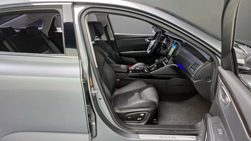 Renault SM6