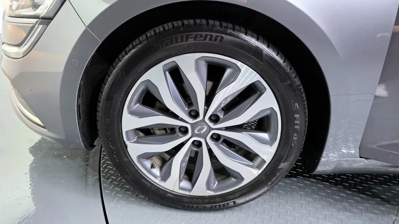 Renault SM6