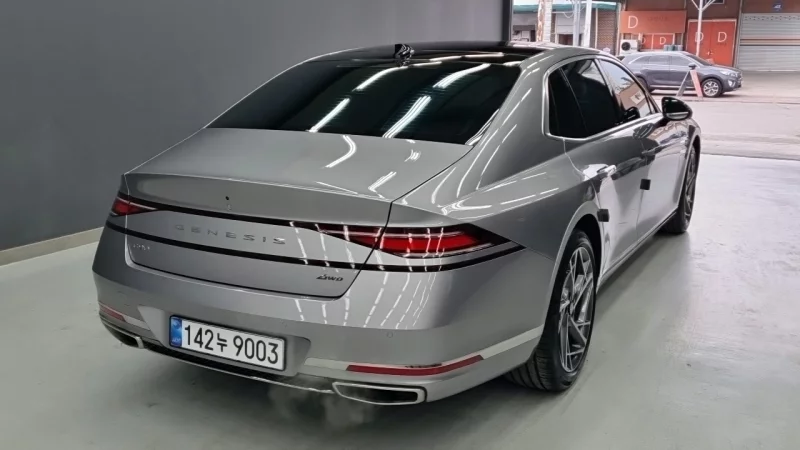 Genesis G90