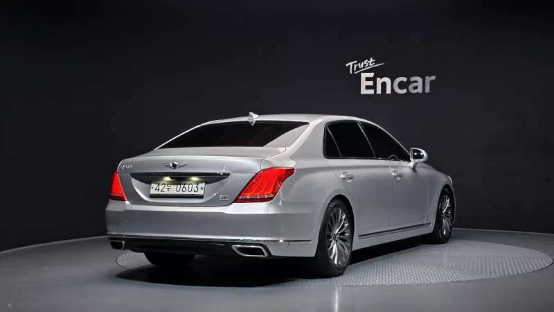 Genesis EQ900