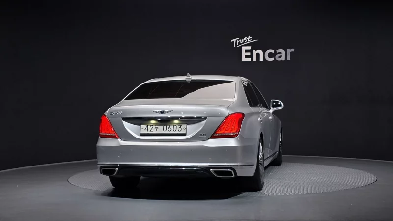 Genesis EQ900