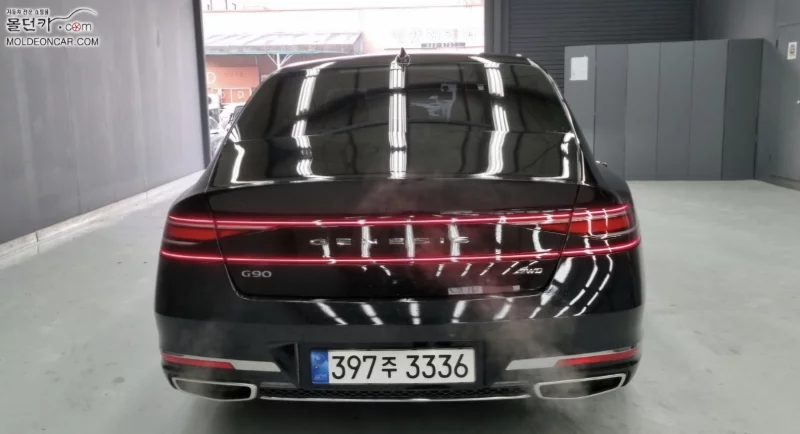 Genesis G90