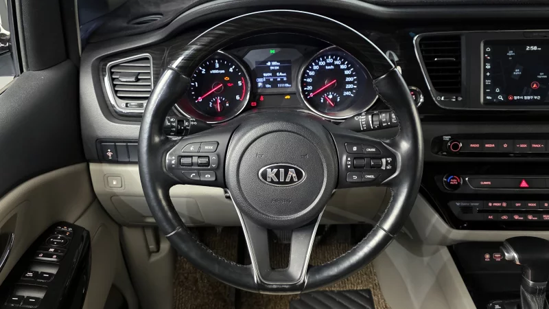 Kia Carnival