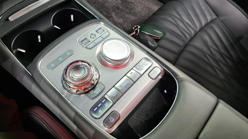 Genesis G90