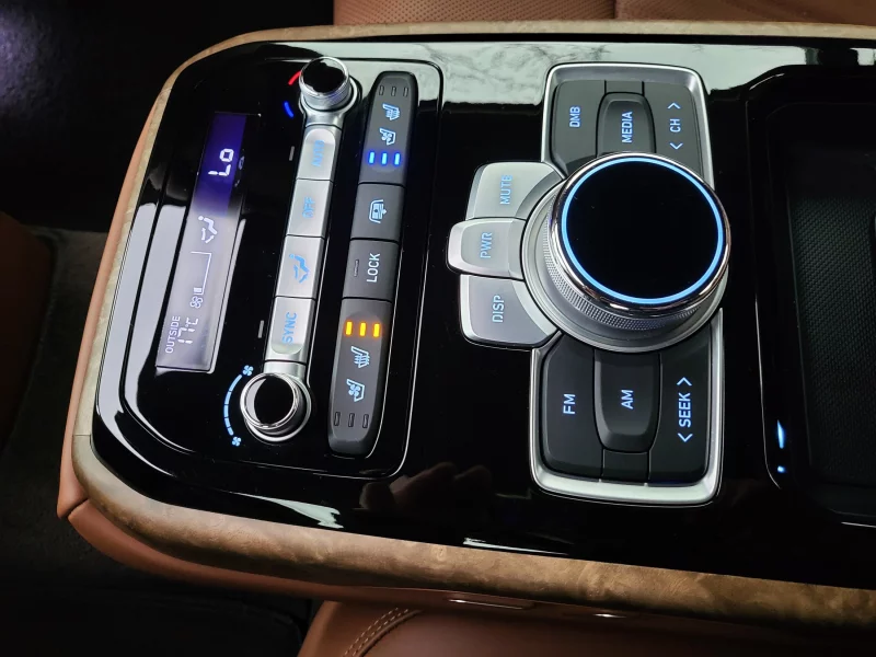 Genesis G90