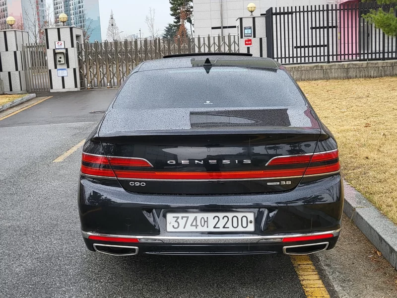 Genesis G90