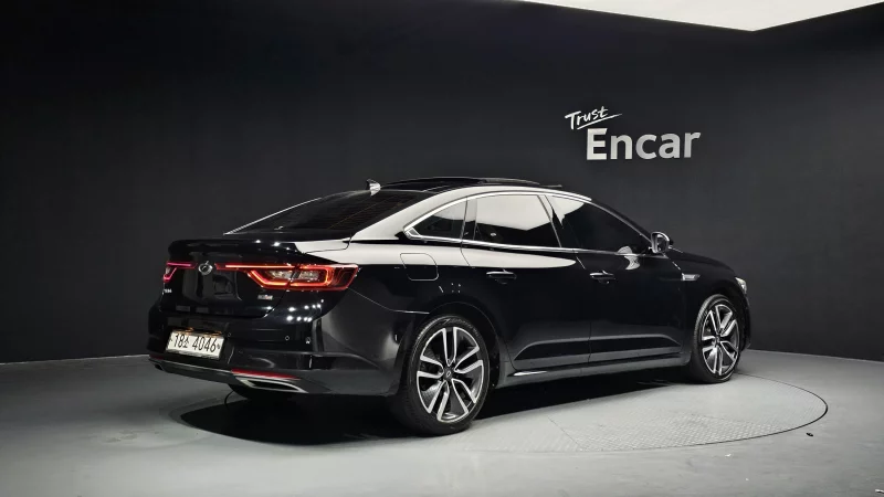 Renault SM6
