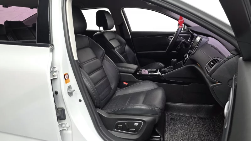 Renault SM6