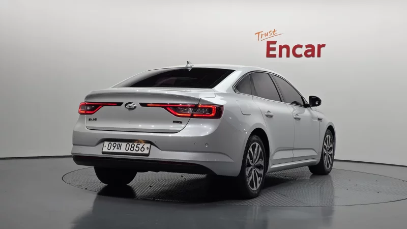 Renault SM6