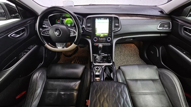 Renault SM6